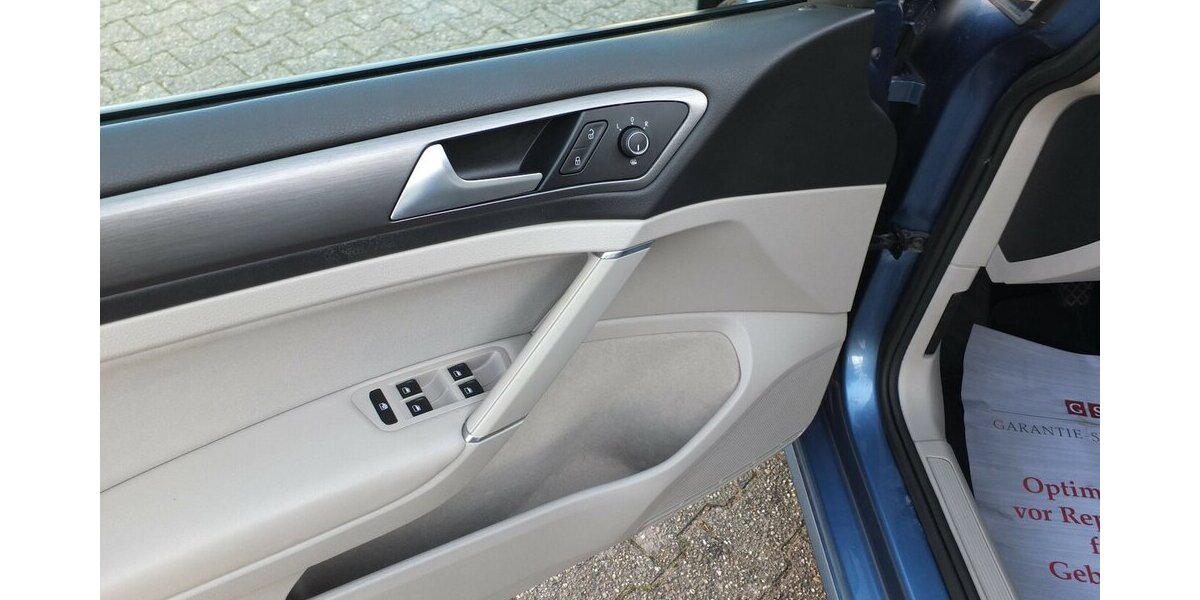 VW Golf VII COMFORTLINE PANORAMADACH KLIMAAUTOMATIK 1 150.000 km 9.888 &euro; Köln 50858