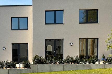 Haus Kaarst - 4 Zimmer, 101 m&sup2;, 2.050&euro; | Angebot:26195896