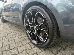 Skoda OCTAVIA TSI RS 2.0 Combi +Navi+CarPlay+Totwinkel+ 89.000 km 23.450 &euro; Meerbusch 40667