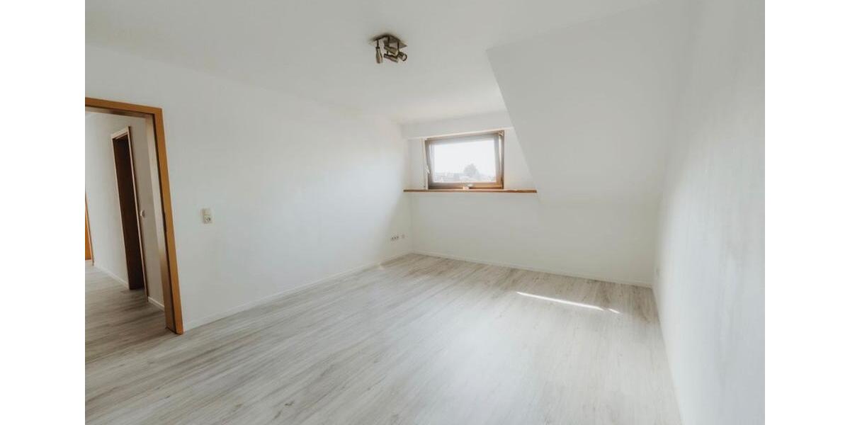 Dachgeschoßwohnung Pulheim - 2 Zimmer, 80 m&sup2;, 1.100&euro; | Angebot:25858771