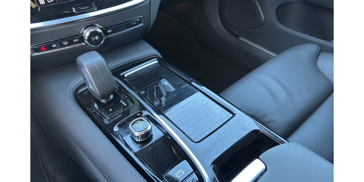 Volvo V60 T8 Plus Dark Hybrid AWD Leder LED AHK 12.629 km 28.900 &euro; Wuppertal 42327