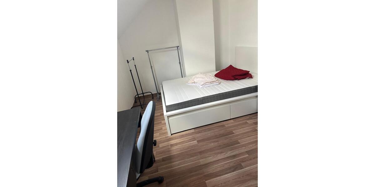 Dachgeschoßwohnung Düsseldorf Stadtbezirk 6 - 3 Zimmer, 55 m&sup2;, 1.300&euro; | Angebot:25906216