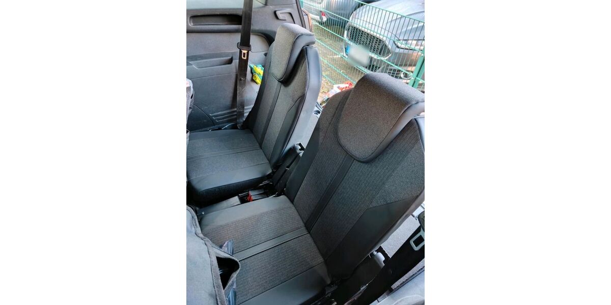 Peugeot 5008 182.000 km 16.999 &euro; Düsseldorf 40597