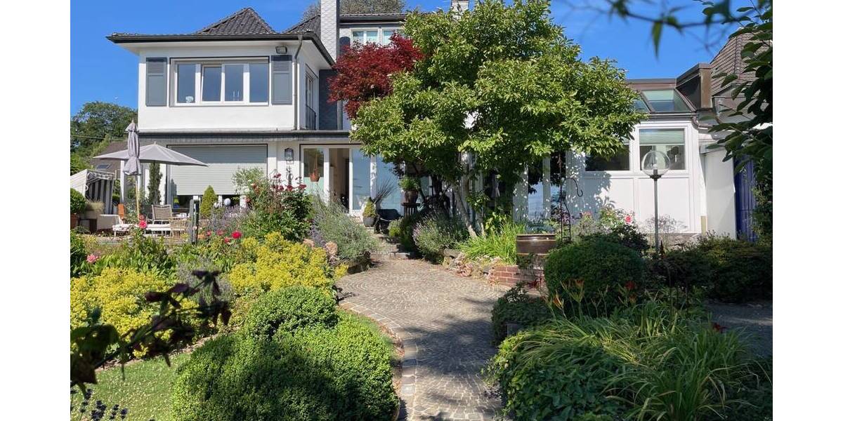 Stilvolles Wohnen mit guter Verkehrsanbindung - Mehrfamilienhaus, Wohnhaus Wuppertal Barmen | Angebot:24140375