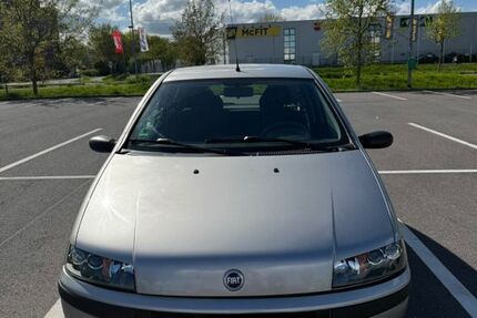 Fiat Punto 127.000 km 3.200 &euro; Solingen 42655