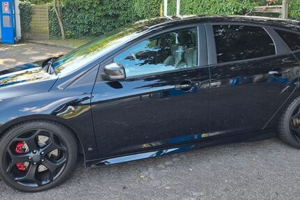 Ford Focus 84.000 km 15.900 &euro; Düsseldorf 40231