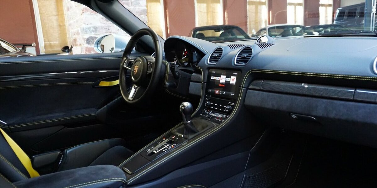 Porsche Boxster Spyder PCCB 918 PDLS+ Approved Bose 7.890 km 118.900 &euro; Wuppertal 42327