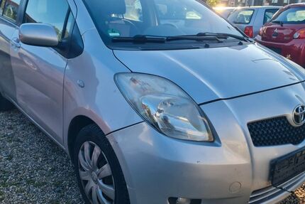 Toyota Yaris 316.000 km 1.440 &euro; Düsseldorf 40549