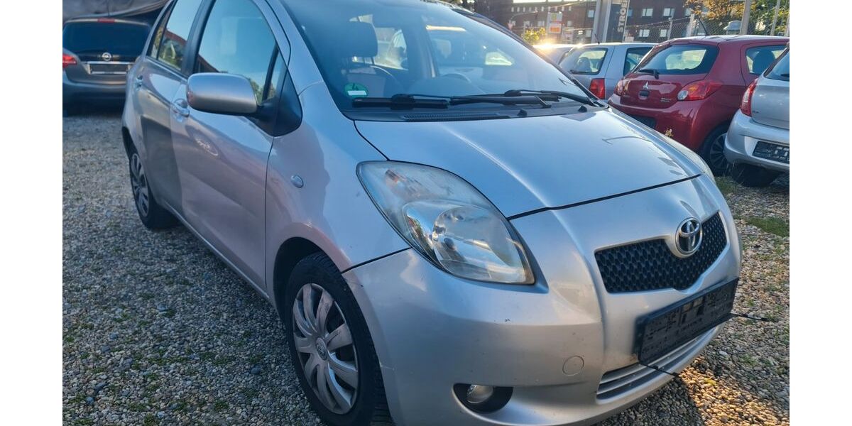 Toyota Yaris 316.000 km 1.440 &euro; Düsseldorf 40549