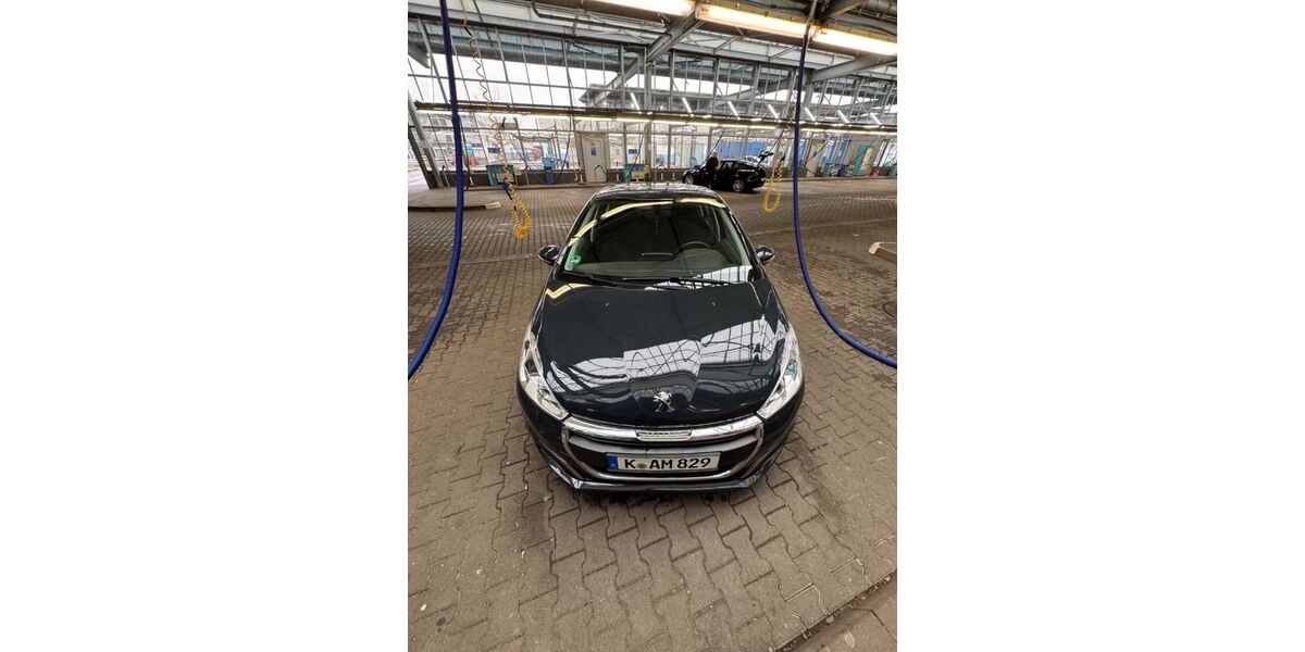 Peugeot 208 145.000 km 6.300 &euro; Köln 50829