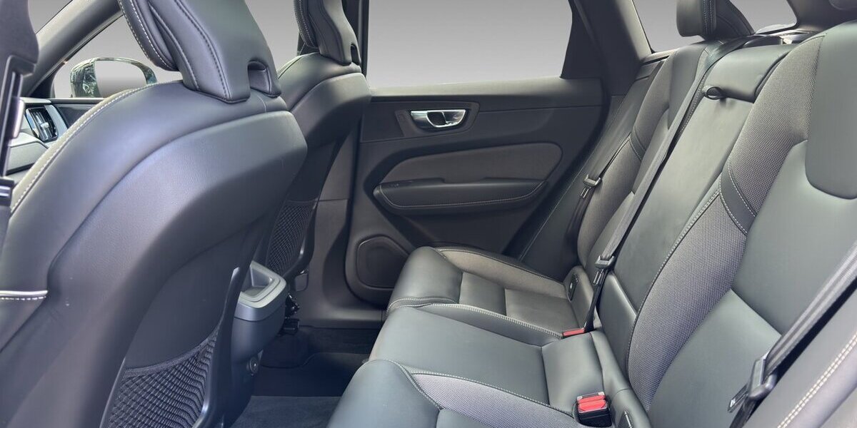 Volvo XC60 Plus Dark AWD Pano H/K Kamera AHK Leder 80.631 km 27.900 &euro; Wuppertal 42327