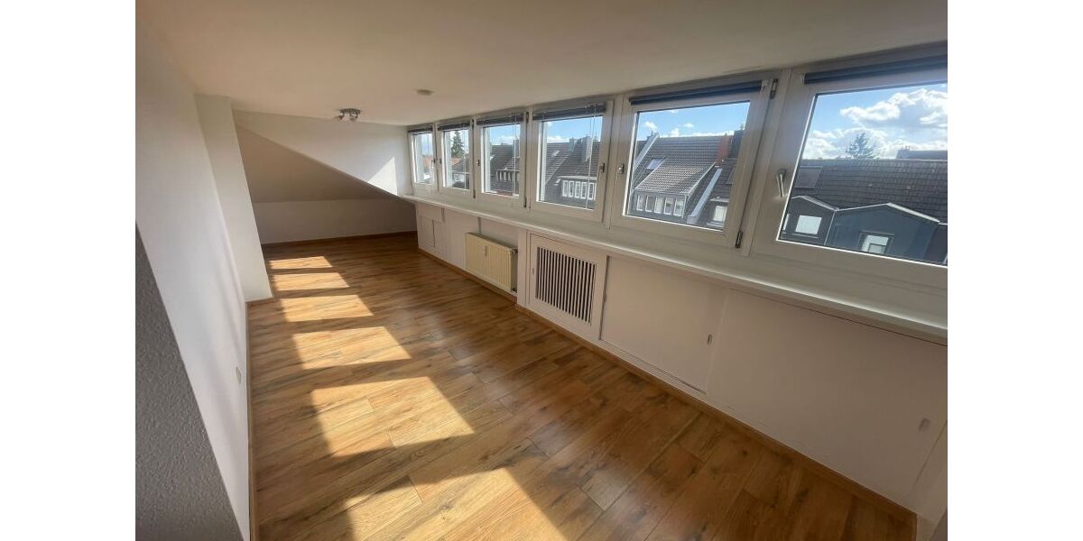 Provisionsfrei* SOFORT FREI! Rhein-nah - 2-Zm Penthouse Oberkassel - renoviert, Klimaanlage Einbauküche 55m² - Einfamilienhaus Düsseldorf Oberkassel | Angebot:25926108