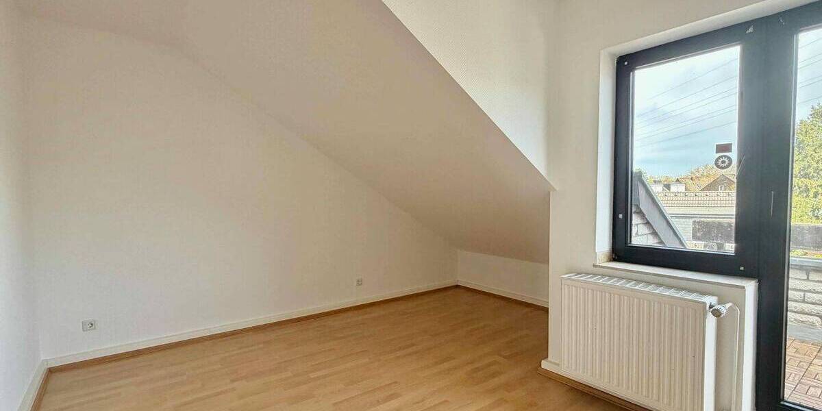 Etagenwohnung Düsseldorf Lierenfeld - 3 Zimmer, 88 m&sup2;, 1.000&euro; | Angebot:26247302
