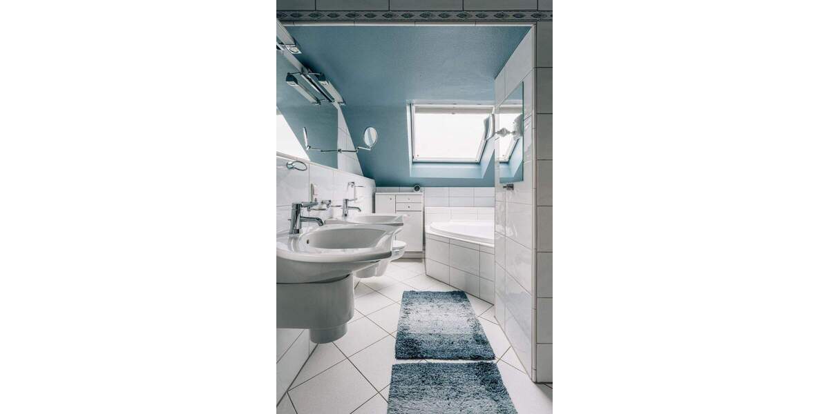 Einfamilienhaus Bergisch Gladbach Schildgen - 7 Zimmer, 282 m&sup2;, 945.000&euro; | Angebot:25799879