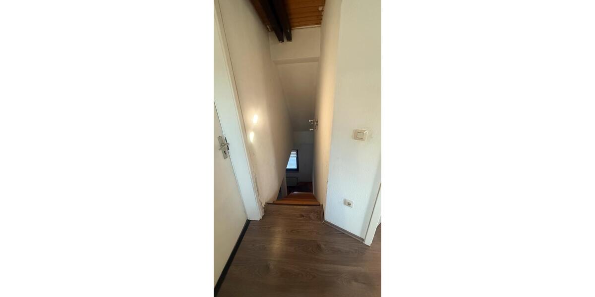 Dachgeschoßwohnung Köln Mülheim - 7 Zimmer, 100 m&sup2;, 490&euro; | Angebot:25308321