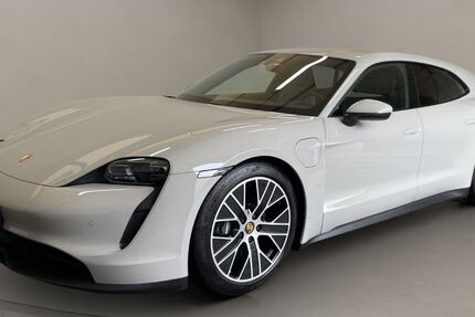 Porsche Taycan 31.710 km 62.700 &euro; Köln 50823