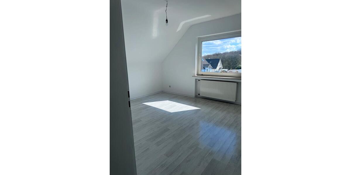 Etagenwohnung Burscheid - 4 Zimmer, 125 m&sup2;, 1.250&euro; | Angebot:25961222