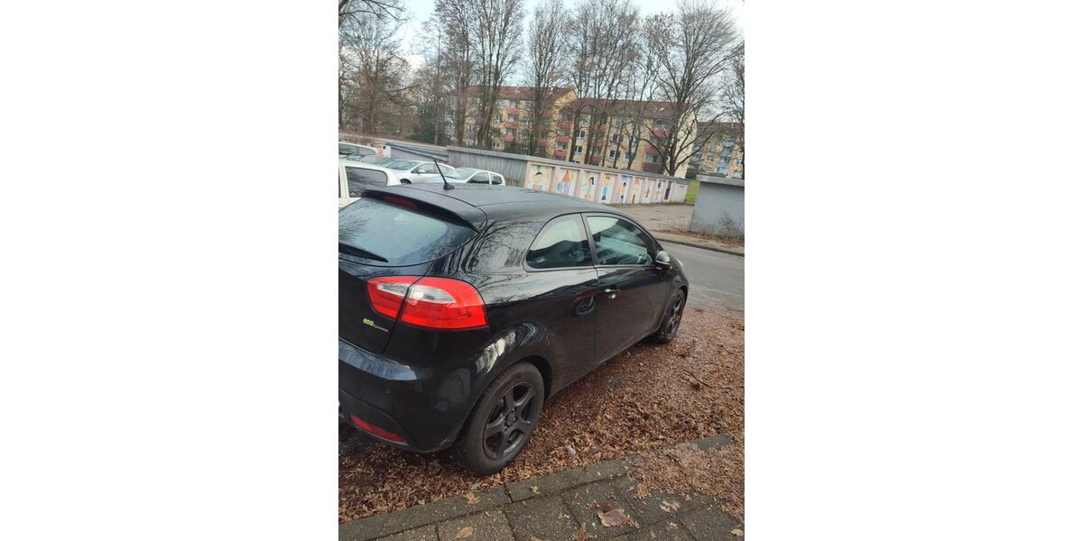 Kia Rio 184.000 km 3.350 &euro; Remscheid 42899