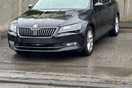 Skoda Superb 143.000 km 12.900 &euro; Remscheid 42857