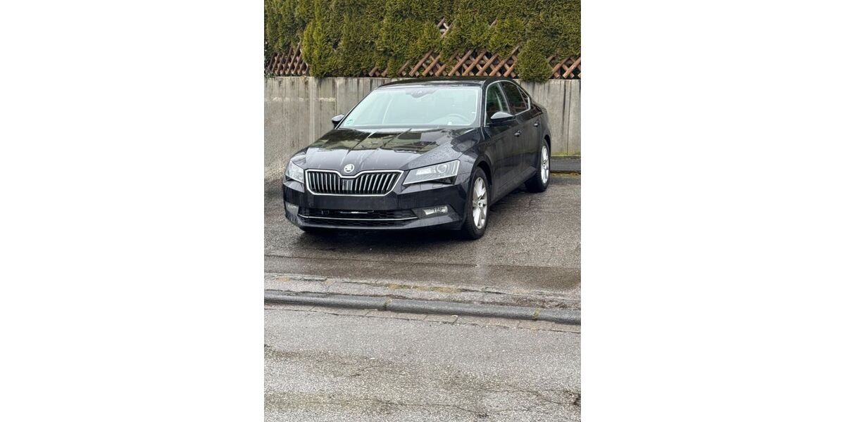 Skoda Superb 143.000 km 12.900 &euro; Remscheid 42857
