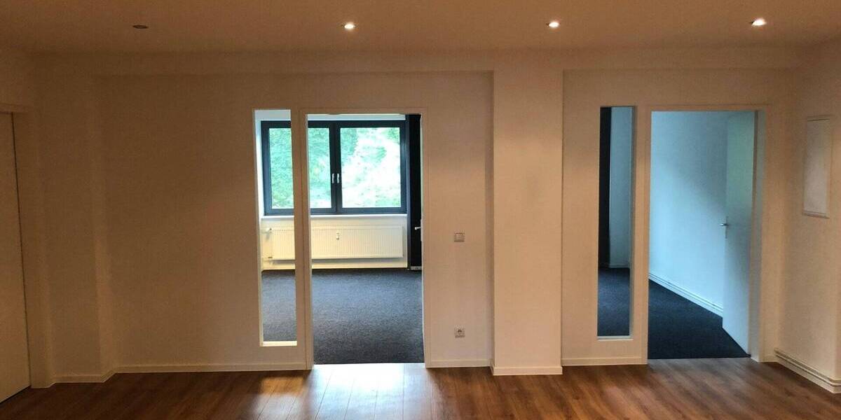 Gewerbeobjekt Düsseldorf Stadtmitte - 4 Zimmer, 125 m&sup2;, 2.500&euro; | Angebot:25738767