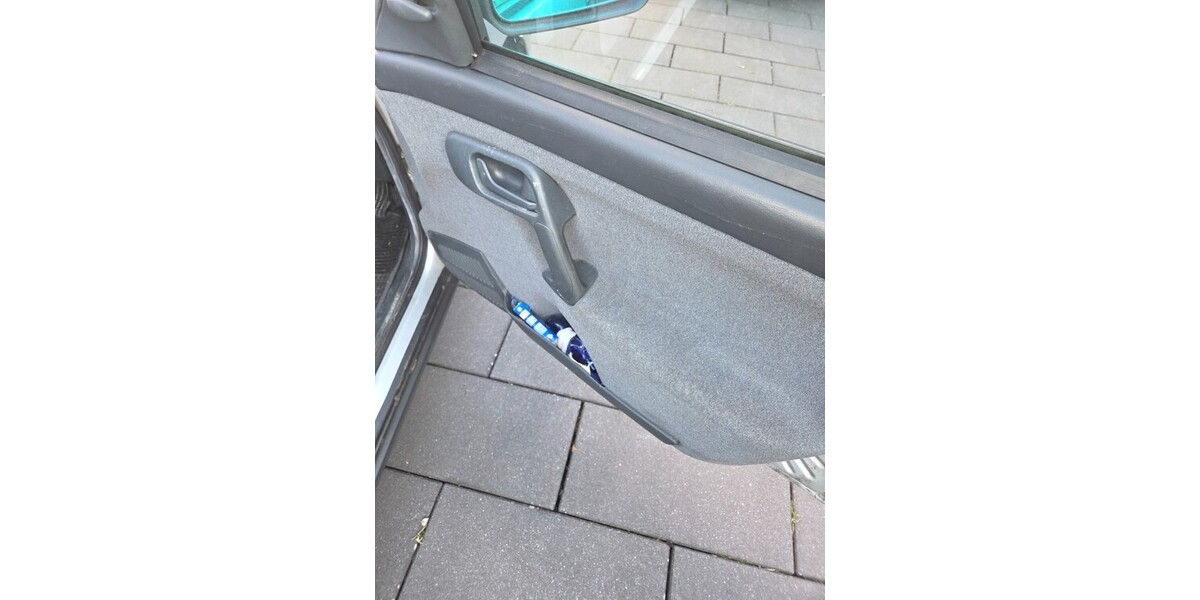 Lada 2111 52.000 km 2.200 &euro; Köln 50667