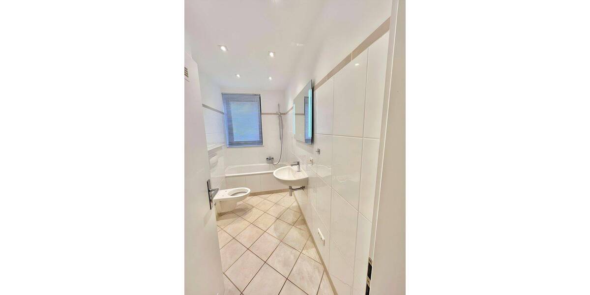 Etagenwohnung Ratingen Zentrum - 3 Zimmer, 95 m&sup2;, 1.300&euro; | Angebot:26825337
