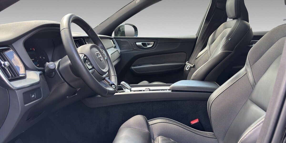 Volvo XC60 Plus Dark AWD Pano H/K Kamera AHK Leder 80.631 km 27.900 &euro; Wuppertal 42327