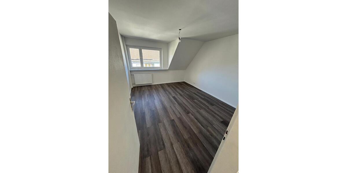 Dachgeschoßwohnung Wuppertal - 4 Zimmer, 91 m&sup2;, 820&euro; | Angebot:25884391