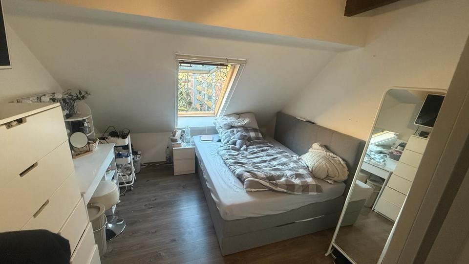 Dachgeschoßwohnung Köln Mülheim - 7 Zimmer, 100 m&sup2;, 490&euro; | Angebot:25308321