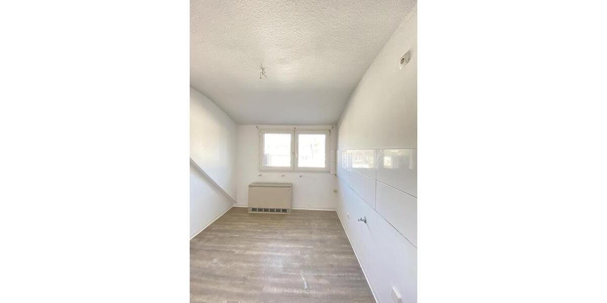 Dachgeschoßwohnung Solingen Mitte - 1 Zimmer, 37 m&sup2;, 489&euro; | Angebot:25908577