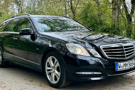 Mercedes-Benz E 220 196.000 km 9.900 &euro; Wuppertal 42327