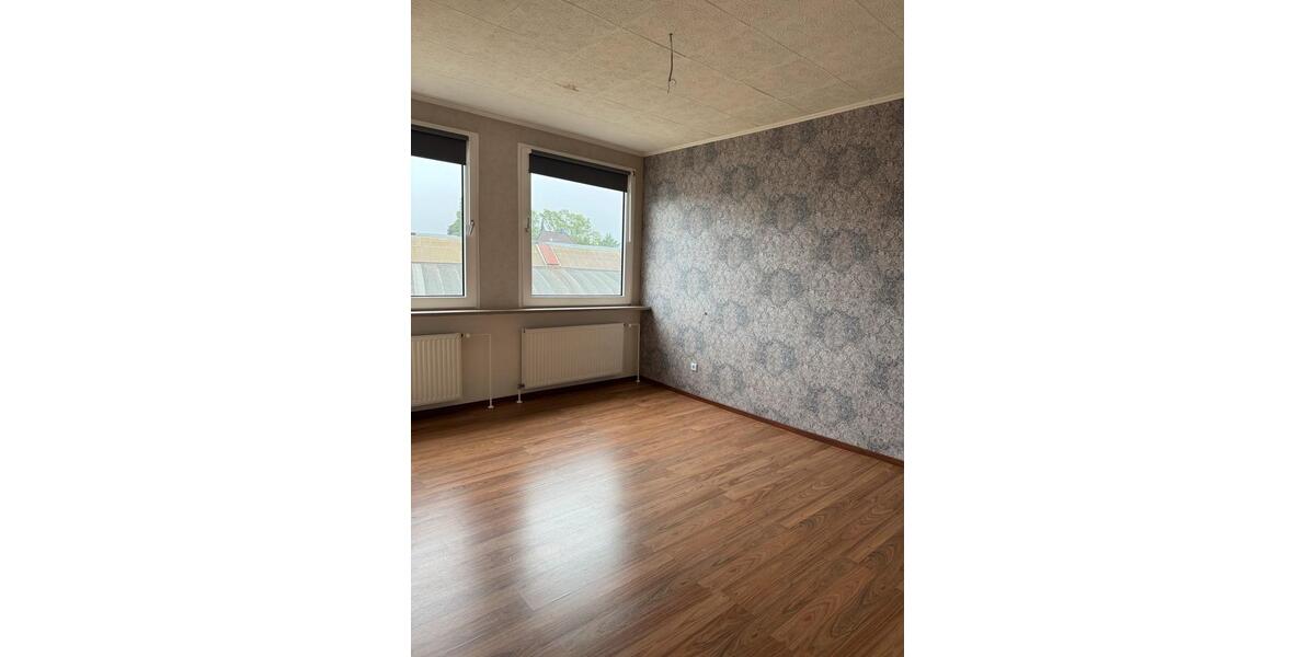 Etagenwohnung Düsseldorf Stadtbezirk 9 - 3 Zimmer, 120 m&sup2;, 900&euro; | Angebot:25749512