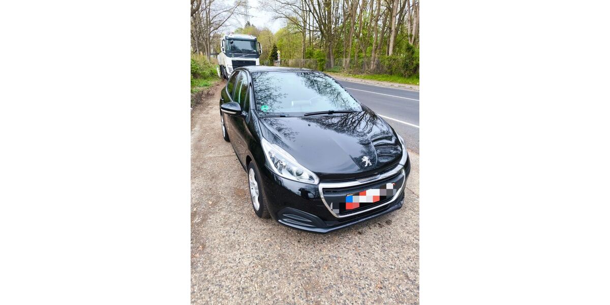 Peugeot 208 142.000 km 8.000 &euro; Köln 51069