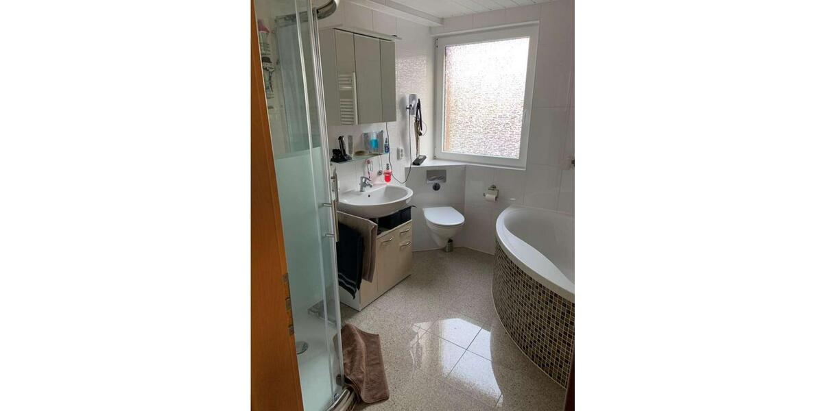 Erdgeschoßwohnung Remscheid Lüttringhausen - 3 Zimmer, 92 m&sup2;, 1.220&euro; | Angebot:25054986