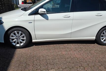 Mercedes-Benz B 180 108.300 km 8.200 &euro; Wuppertal 42369