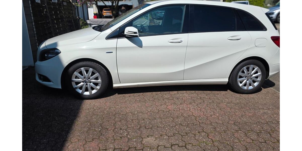 Mercedes-Benz B 180 108.300 km 8.200 &euro; Wuppertal 42369