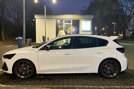 Ford Focus 13.445 km 33.400 &euro; Köln 51063