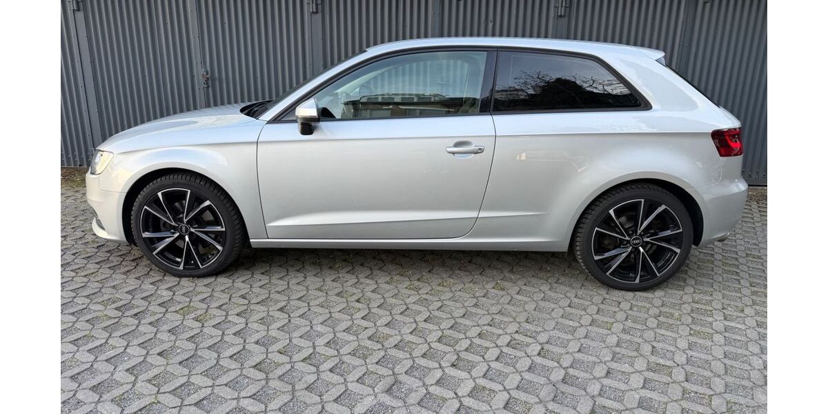 Audi A3 128.000 km 12.500 &euro; Düsseldorf 40591