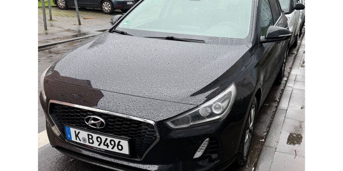 Hyundai i30 116.000 km 12.400 &euro; Köln 51107