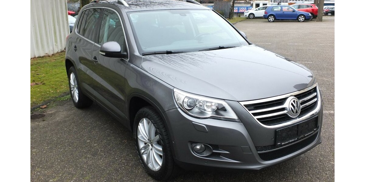 VW Tiguan TEAM orig.ATM ca 52 tkm XENON AHK PARKPILOT 112.432 km 9.408 &euro; Köln 50858