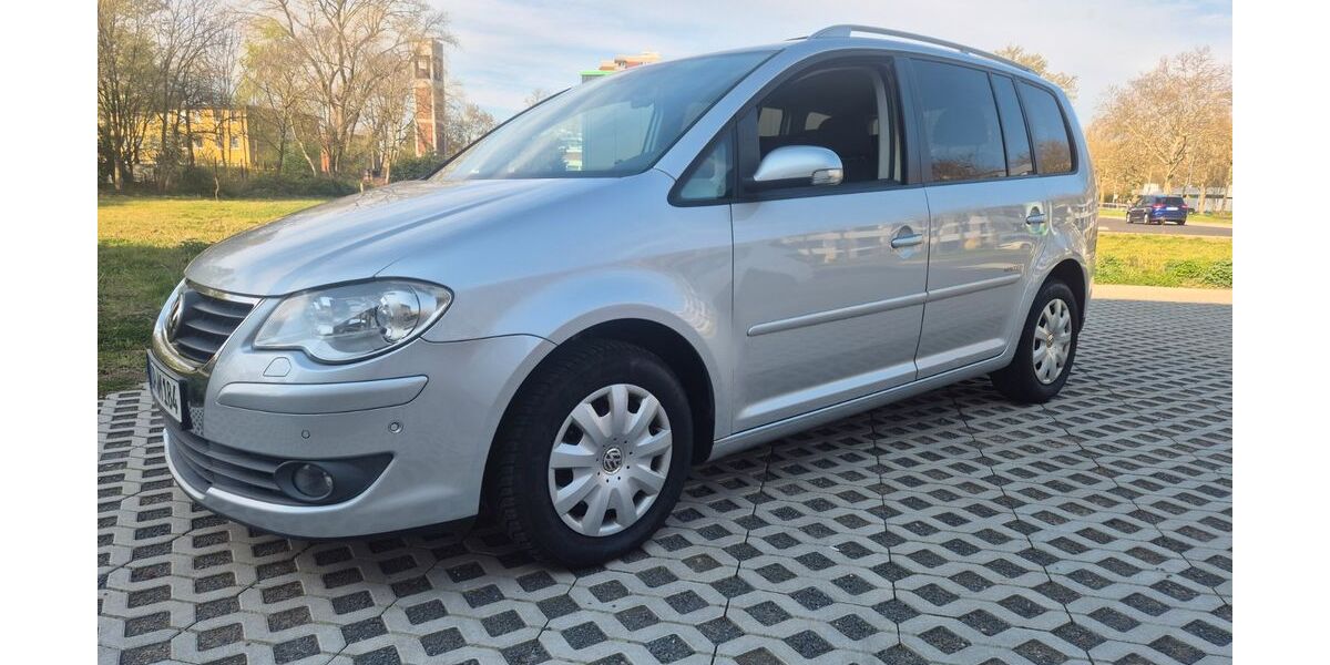 VW Touran 200.000 km 4.099 &euro; Leverkusen 51373