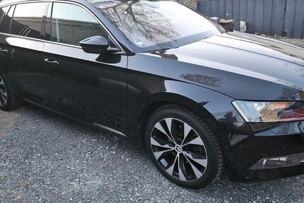 Skoda Superb 141.142 km 17.900 &euro; Solingen 42651