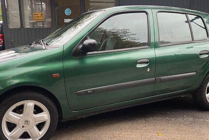 Renault Clio 210.000 km 950 &euro; Hilden 40724