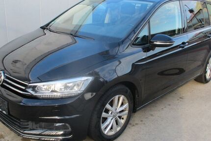 VW Touran 142.002 km 15.370 &euro; Köln 51105