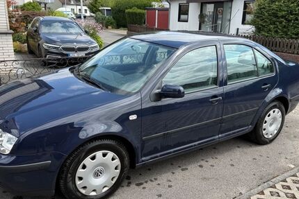 VW Bora 64.954 km 2.500 &euro; Leverkusen 51377