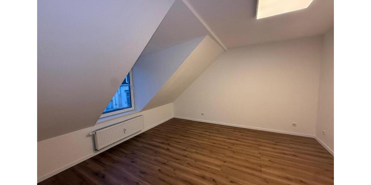 Dachgeschoßwohnung Wuppertal Gemarkung Langerfeld - 4 Zimmer, 100 m&sup2;, 850&euro; | Angebot:25921624