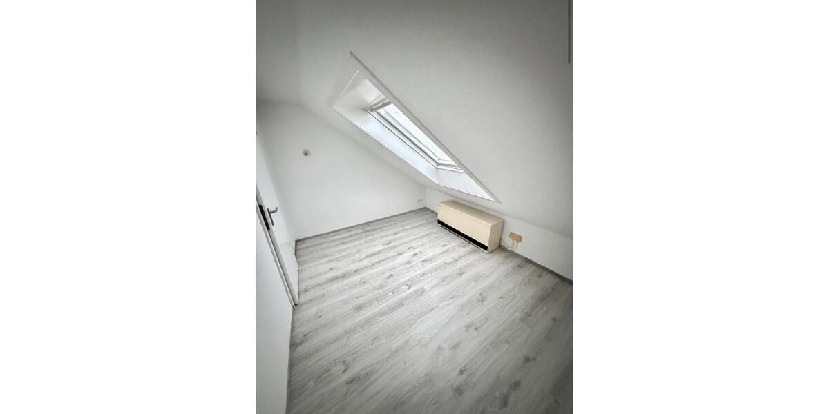 Dachgeschoßwohnung Wuppertal Unterbarmen - 5 Zimmer, 85 m&sup2;, 950&euro; | Angebot:25854706
