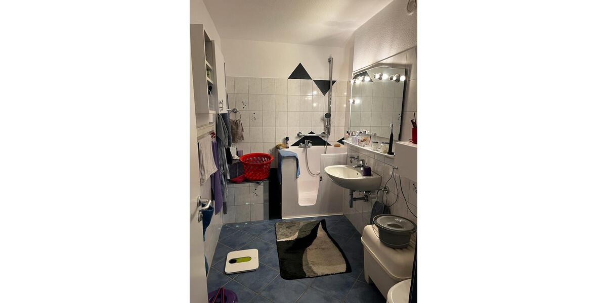 Etagenwohnung Neuss - 3 Zimmer, 84 m&sup2;, 248.000&euro; | Angebot:26168521