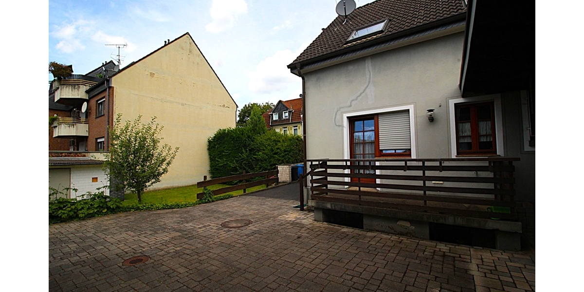 Kernsaniertes Einfamilienhaus mit (Bau)-Grundstück und großem Anbau mit vielen Nutzungsmöglichkeiten - Einfamilienhaus Solingen Ohligs | Angebot:23472326